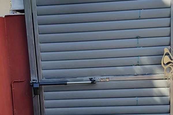 Ανοιγόμενες Πόρτες με Μηχανισμό. Κατασκευή, Επισκευή & Συντήρηση 2 Ανοιγόμενες Πόρτες με Μηχανισμό. Κατασκευή, Επισκευή & Συντήρηση